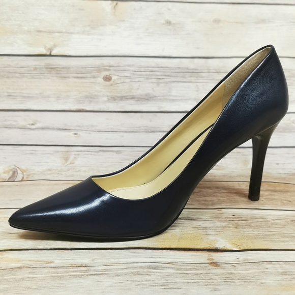 Ralph Lauren Shoes - Ralph Lauren navy Adena pumps Size 9